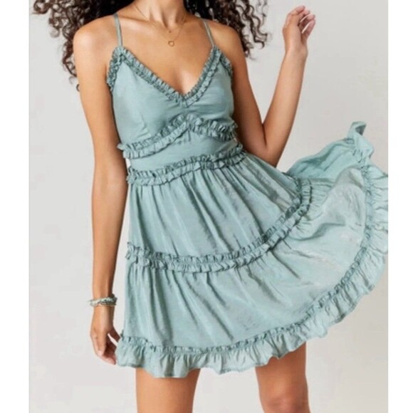 Mi Ami Grace Babydoll Dress Womens Medium Green Shimmer Tier Ruffle Mini - Picture 1 of 10